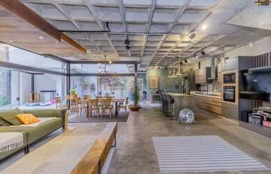 Imagem: A casa em condomínio possui 3 Dormitórios, 3 Suítes, 8 Banheiros