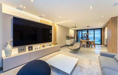 Imagem: A casa em condomínio possui 3 Dormitórios, 3 Suítes, 6 Banheiros