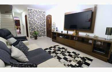 Imagem: A casa possui 3 Dormitórios, 2 Suítes, 3 Banheiros, 2 Vagas