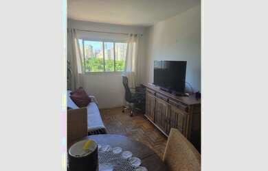 Imagem: O apartamento possui 2 Dormitórios, 1 Banheiro, 1 Vaga na garagem