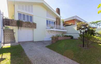 Imagem: A casa possui 3 Dormitórios, 1 Suíte, 5 Banheiros, 3 Vagas