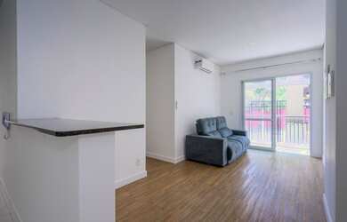 Imagem: O apartamento possui 2 Dormitórios, 1 Suíte, 2 Banheiros