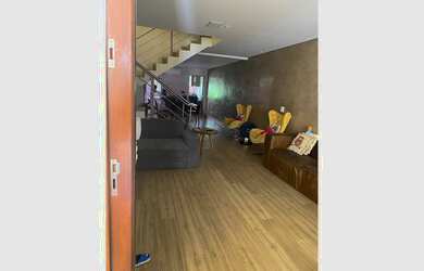 Imagem: A casa possui 3 Dormitórios, 3 Suítes, 4 Banheiros, 4 Vagas