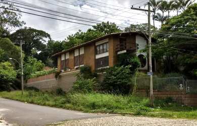 Imagem: A casa possui 3 Dormitórios, 3 Banheiros, 3 Vagas na garagem