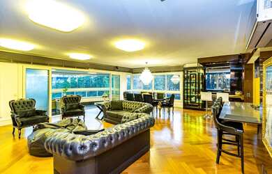 Imagem: O apartamento possui 3 Dormitórios, 3 Suítes, 8 Banheiros