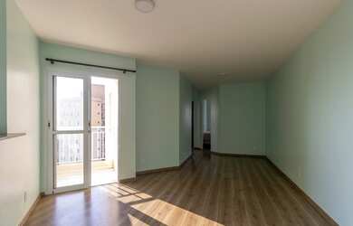 Imagem: O apartamento possui 3 Dormitórios, 1 Banheiro, 1 Vaga na garagem