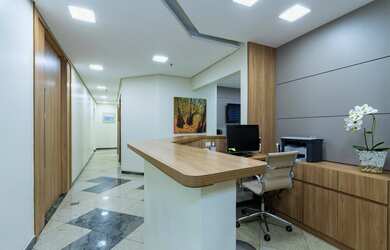 Imagem: A sala comercial possui 4 Banheiros, 4 Vagas na garagem e 206m²