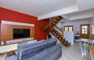 Imagem: A casa possui 2 Dormitórios, 2 Banheiros, 1 Vaga na garagem