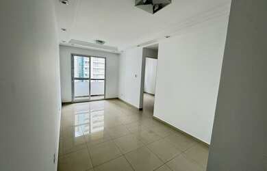 Imagem: O apartamento possui 2 Dormitórios, 1 Suíte, 2 Banheiros