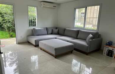 Imagem: A casa possui 2 Dormitórios, 2 Banheiros, 2 Vagas na garagem