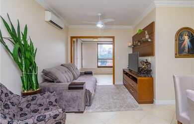 Imagem: O apartamento possui 2 Dormitórios, 1 Suíte, 2 Banheiros