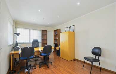 Imagem: A sala comercial possui 2 Banheiros, 1 Vaga na garagem, 31m²