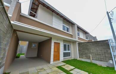 Imagem: A casa possui 3 Dormitórios, 1 Suíte, 3 Banheiros, 2 Vagas