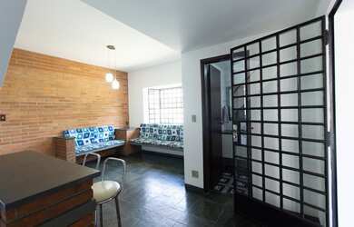 Imagem: A casa possui 3 Dormitórios, 3 Banheiros, 2 Vagas na garagem