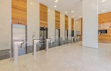 Imagem: A sala comercial possui 6 Banheiros, 1 Vaga na garagem, 316m²