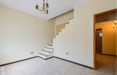 Imagem: A casa possui 3 Dormitórios, 1 Suíte, 3 Banheiros, 1 Vaga