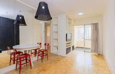 Imagem: O apartamento possui 2 Dormitórios, 1 Suíte, 2 Banheiros