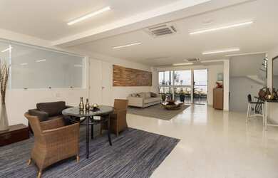 Imagem: A sala comercial possui 12 Banheiros, 10 Vagas na garagem, 760m²