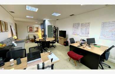 Imagem: A sala comercial possui 1 Banheiro, 1 Vaga na garagem, 42m²