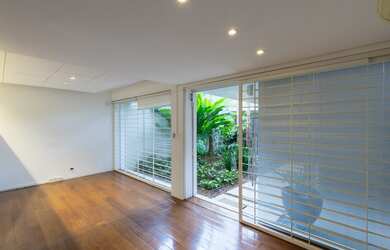 Imagem: A casa possui 3 Dormitórios, 1 Suíte, 3 Banheiros, 2 Vagas