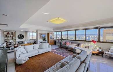 Imagem: O apartamento possui 3 Dormitórios, 3 Suítes, 8 Banheiros