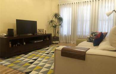 Imagem: A casa possui 3 Dormitórios, 1 Suíte, 4 Banheiros, 2 Vagas