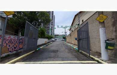 Imagem: O terreno possui 8 Vagas na garagem, 338m² de Área e está