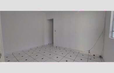 Imagem: A casa possui 2 Dormitórios, 1 Banheiro, 3 Vagas na garagem