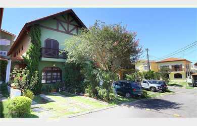 Imagem: A casa possui 3 Dormitórios, 1 Suíte, 3 Banheiros, 2 Vagas