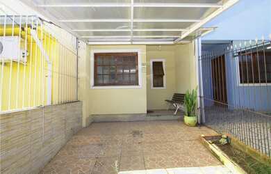 Imagem: A casa possui 2 Dormitórios, 1 Suíte, 2 Banheiros, 1 Vaga