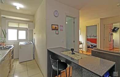 Imagem: O apartamento e possui 2 Dormitórios, Suítes, 1 Banheiro