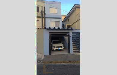 Imagem: A casa possui 4 Dormitórios, 1 Suíte, 4 Banheiros, 2 Vagas