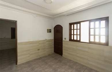 Imagem: A casa possui 2 Dormitórios, 2 Banheiros, 1 Vaga na garagem