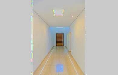 Imagem: A casa possui 4 Dormitórios, 1 Suíte, 5 Banheiros, 4 Vagas