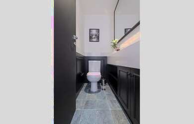 Imagem: O apartamento possui 2 Dormitórios, 1 Suíte, 3 Banheiros