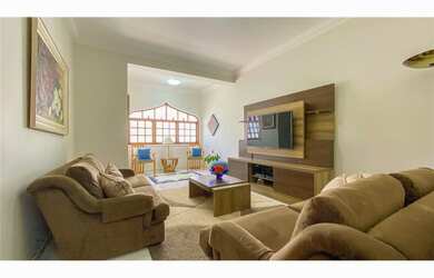 Imagem: A casa e possui Dormitórios, Suítes, 1 Banheiro, 275-0m²