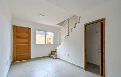 Imagem: A casa possui 2 Dormitórios, 1 Suíte, 2 Banheiros, 1 Vaga