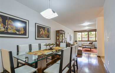 Imagem: A casa possui 3 Dormitórios, 1 Suíte, 4 Banheiros, 190m²