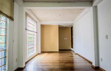 Imagem: A casa em condomínio possui 2 Dormitórios, 1 Suíte, 2 Banheiros