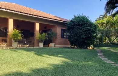 Imagem: A casa em condomínio possui 4 Dormitórios, 3 Suítes, 4 Banheiros