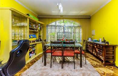 Imagem: A casa possui 3 Dormitórios, 1 Suíte, 4 Banheiros, 4 Vagas