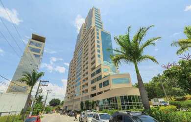 Imagem: A sala comercial possui 3 Banheiros, 4 Vagas na garagem, 221m²