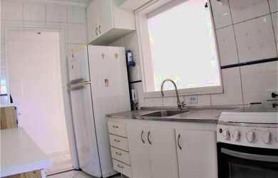 Imagem: O apartamento possui 2 Dormitórios, 1 Banheiro, 1 Vaga na garagem