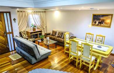 Imagem: A casa possui 3 Dormitórios, 4 Banheiros, 3 Vagas na garagem