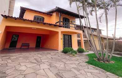 Imagem: A casa em condomínio possui 4 Dormitórios, 3 Banheiros, 2