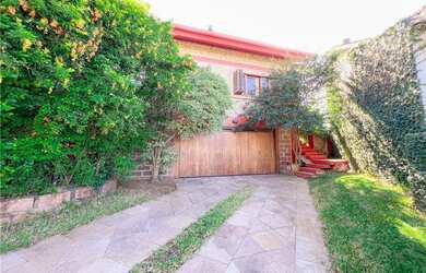 Imagem: A casa em condomínio possui 3 Dormitórios, 2 Banheiros, 2