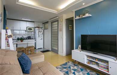 Imagem: O apartamento possui 3 Dormitórios, 1 Banheiro, 1 Vaga na garagem