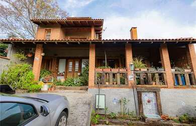 Imagem: A casa em condomínio possui 4 Dormitórios, 2 Banheiros, 2