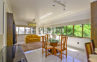 Imagem: O apartamento possui 2 Dormitórios, 1 Suíte, 2 Banheiros