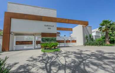 Imagem: A casa em condomínio possui 3 Dormitórios, 1 Suíte, 3 Banheiros